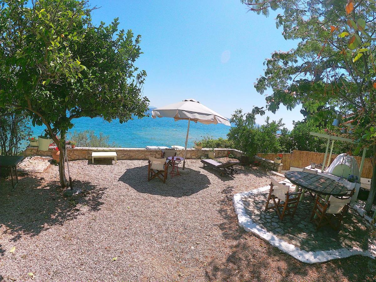 KIVERI 1876 traditional seafront cottage Esterno foto