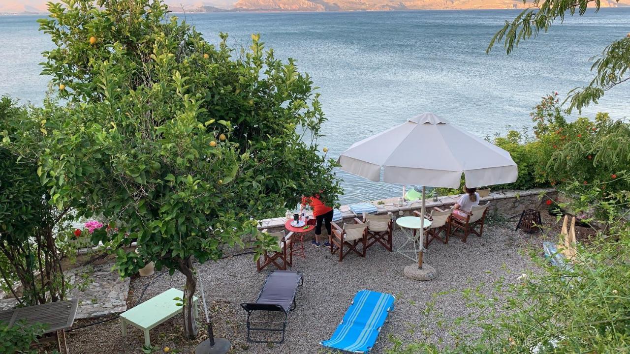 KIVERI 1876 traditional seafront cottage Esterno foto