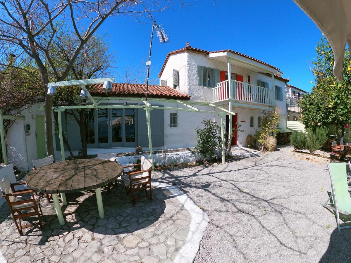KIVERI 1876 traditional seafront cottage Esterno foto