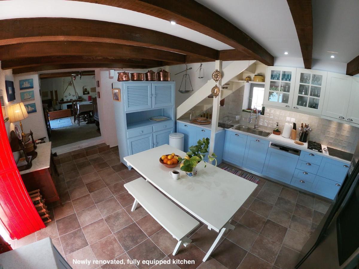 KIVERI 1876 traditional seafront cottage Esterno foto