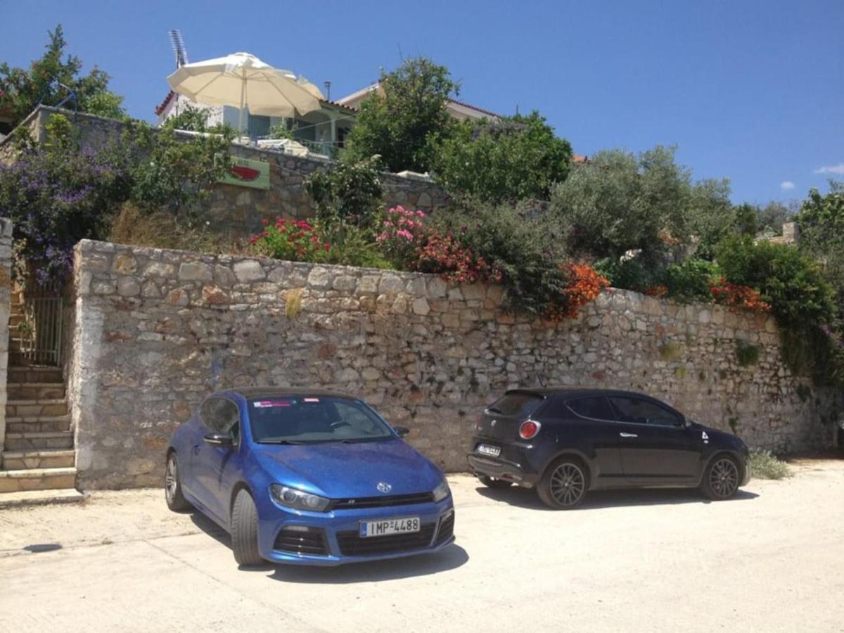 KIVERI 1876 traditional seafront cottage Esterno foto